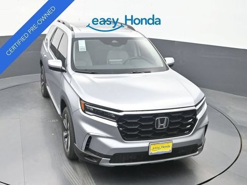 Used 2025 Honda Pilot Touring image 17