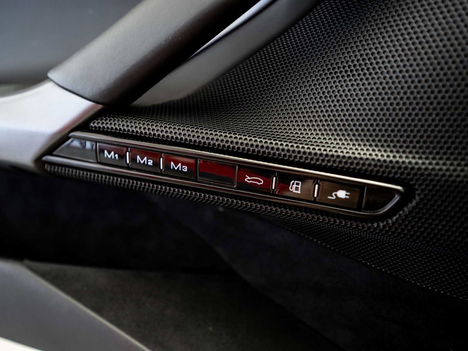 Used 2022 Ferrari SF90 Stradale AWD/4WD image 21