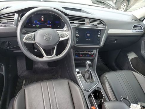 Used 2022 Volkswagen Tiguan SE FWD image 10