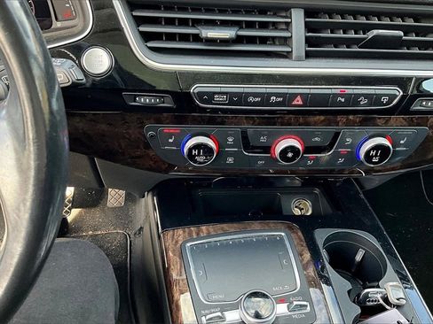 Used 2017 Audi Q7 3.0T Premium Plus w/ Premium Plus Package image 29