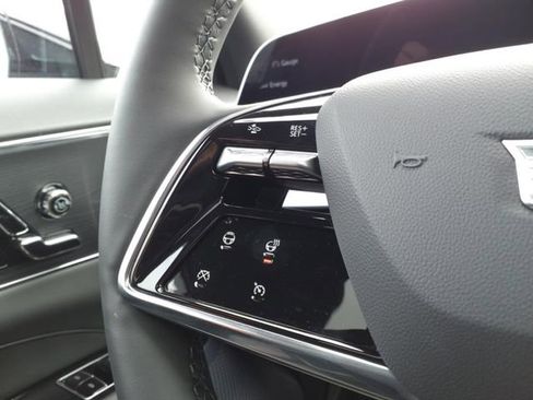 New 2025 Cadillac Lyriq Luxury image 32