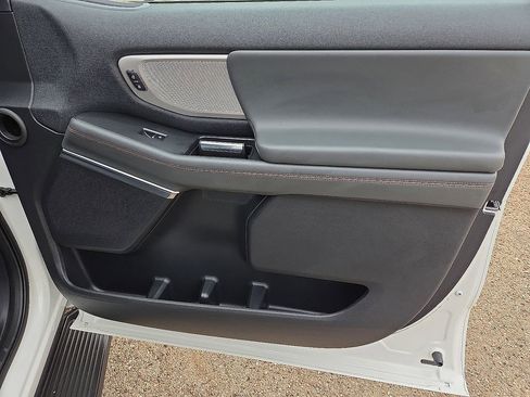 Used 2025 Ford Expedition Active image 15