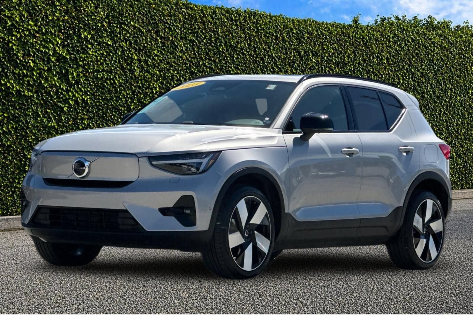 Used 2023 Volvo XC40 Recharge Ultimate w/ Protection Package Premier AWD/4WD image 8