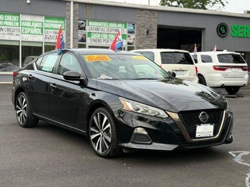 Used 2022 Nissan Altima 2.5 SR image 2