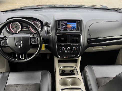 Used 2020 Dodge Grand Caravan SXT image 26