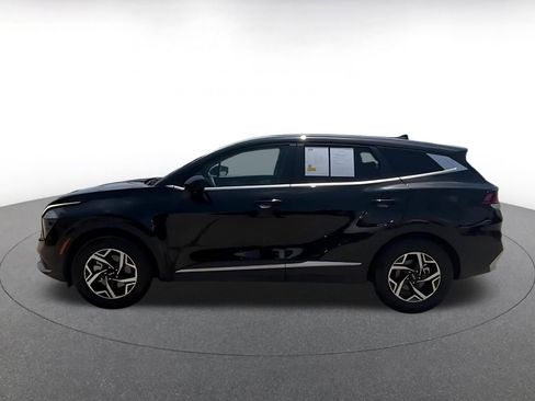 Used 2025 Kia Sportage LX FWD image 9