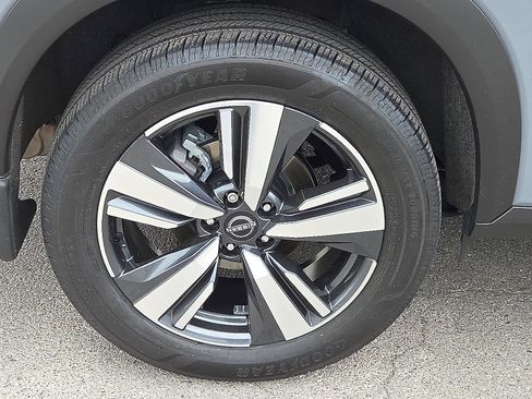 Used 2024 Nissan Rogue SL AWD/4WD image 7
