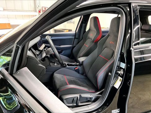 Used 2025 Volkswagen GTI SE FWD image 27