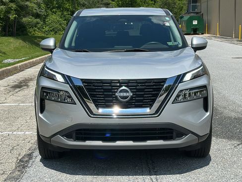 Certified 2023 Nissan Rogue SV image 3
