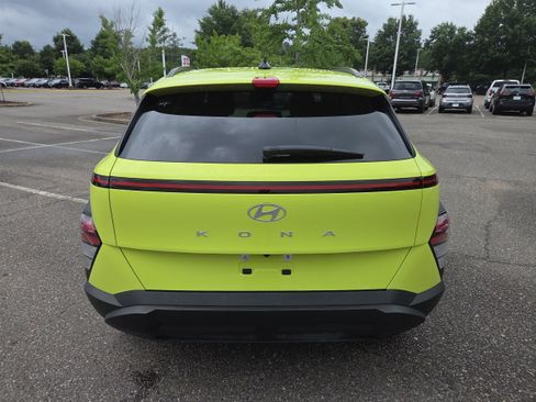 Used 2024 Hyundai Kona SEL w/ Convenience Package FWD image 4
