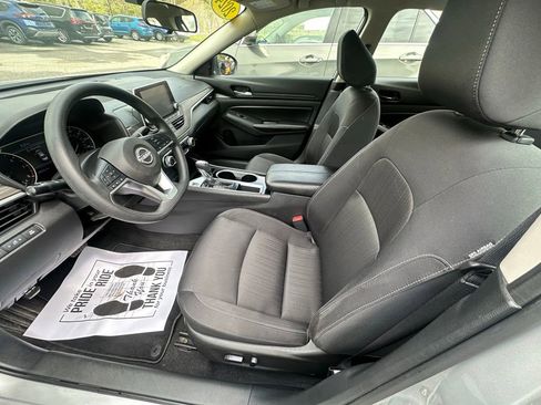 Used 2024 Nissan Altima 2.5 SV FWD image 18