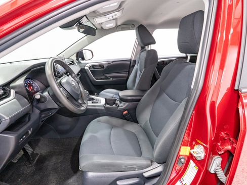 Used 2019 Toyota RAV4 LE AWD/4WD image 14