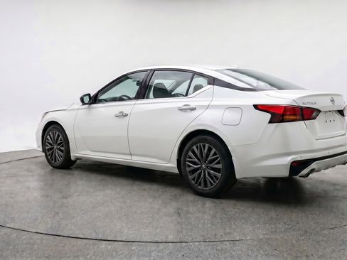 Used 2025 Nissan Altima 2.5 SV FWD image 6