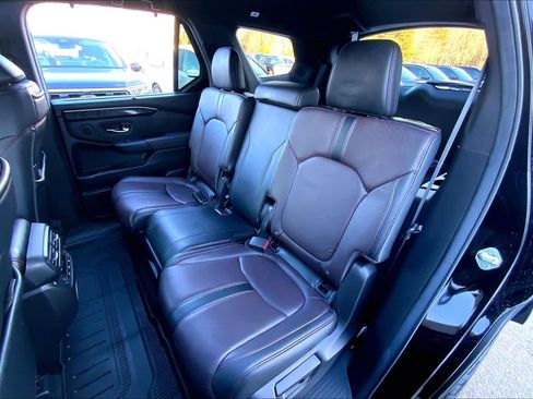 Used 2025 Honda Pilot Black Edition image 21