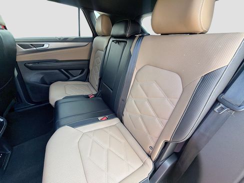 Used 2024 Volkswagen Atlas Cross Sport SE w/ Panoramic Sunroof Package FWD image 20
