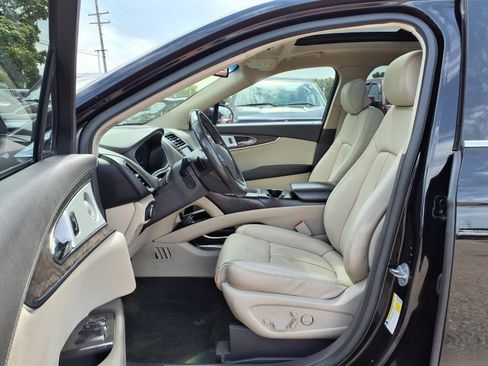 Used 2017 Lincoln MKX Reserve w/ Luxury Package AWD/4WD image 18