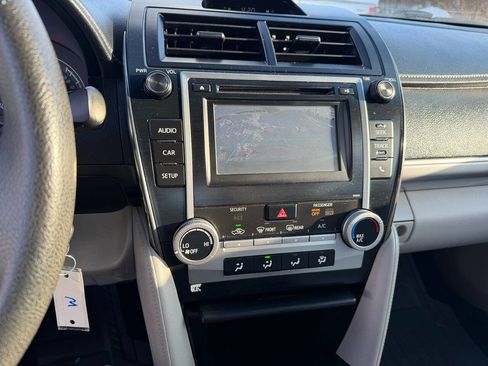 Used 2014 Toyota Camry LE image 16