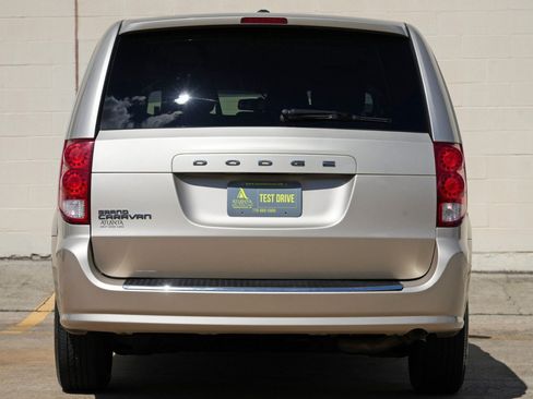 Used 2015 Dodge Grand Caravan American Value Package w/ UConnect Hands-Free Group FWD image 10