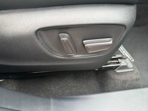 Used 2023 Toyota Highlander XLE AWD/4WD image 26