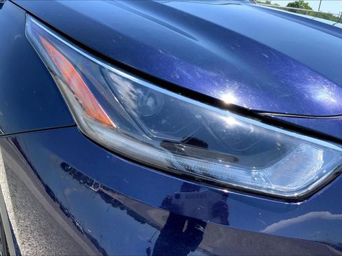 Used 2021 Toyota Highlander LE FWD image 27