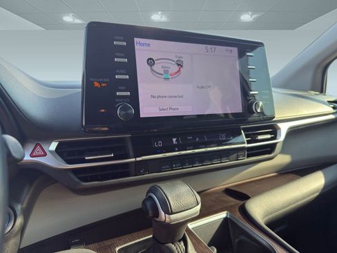 Used 2022 Toyota Sienna XLE image 24
