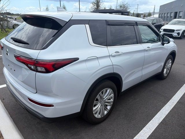 Used 2024 Mitsubishi Outlander ES FWD image 5