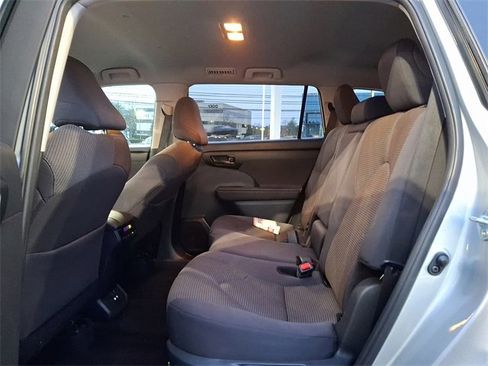 Certified 2024 Toyota Highlander LE image 17