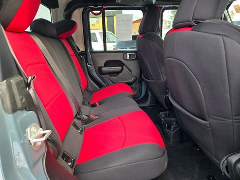 Used 2024 Jeep Gladiator Willys image 9