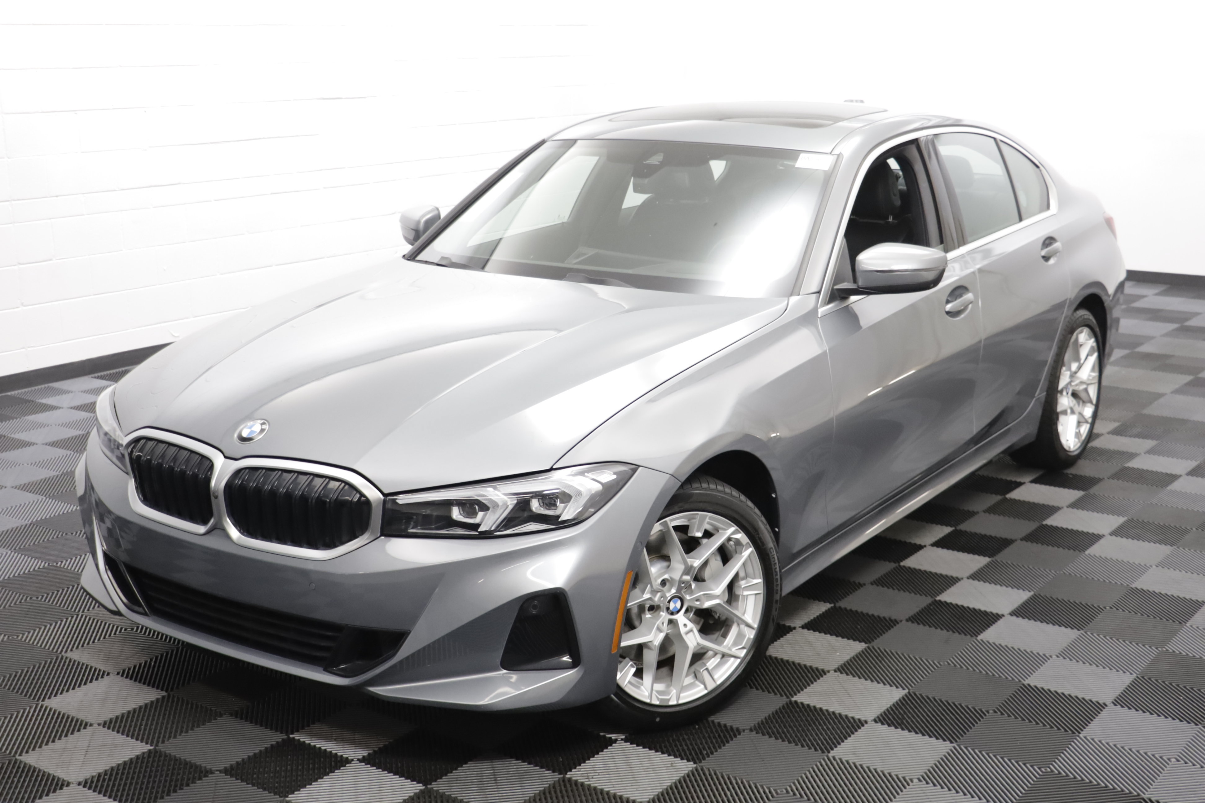 Used 2025 BMW 330i xDrive Sedan AWD/4WD image 2