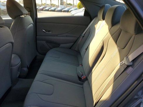 New 2024 Hyundai Elantra Blue image 9