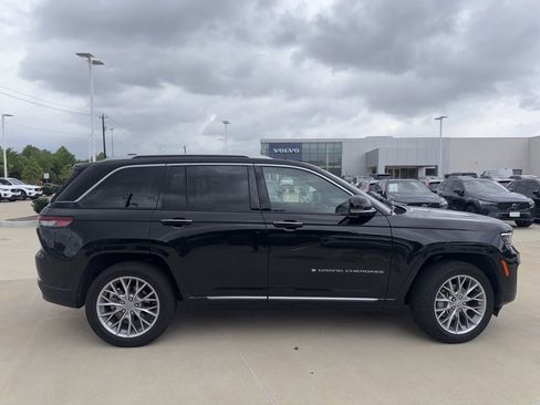 Used 2022 Jeep Grand Cherokee Summit w/ Luxury Tech Group V image 13