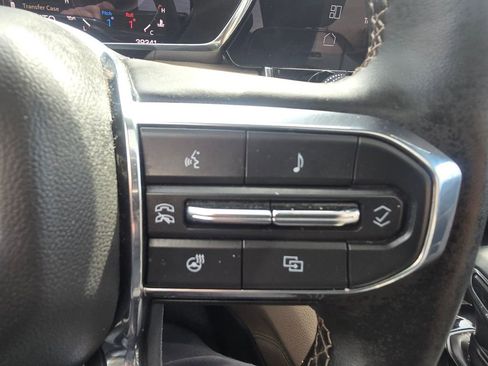 Used 2023 GMC Canyon Denali image 21