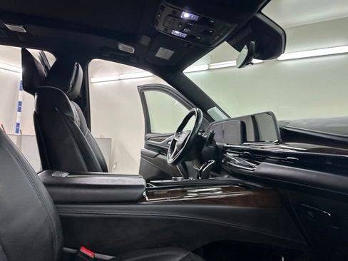 Certified 2024 Cadillac Escalade Premium Luxury Platinum AWD/4WD image 19
