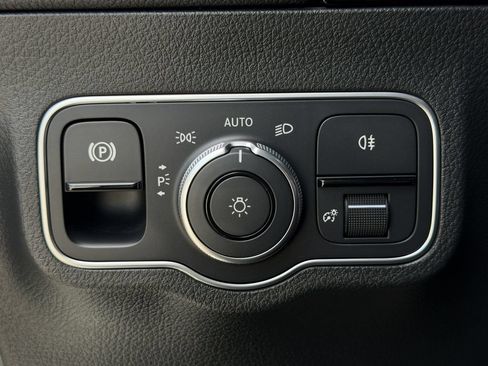 Used 2025 Mercedes-Benz GLA 250 4MATIC image 21