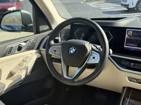 Certified 2025 BMW X7 xDrive40i w/ Executive Package image 27
