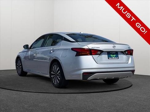Used 2024 Nissan Altima 2.5 SV FWD image 3