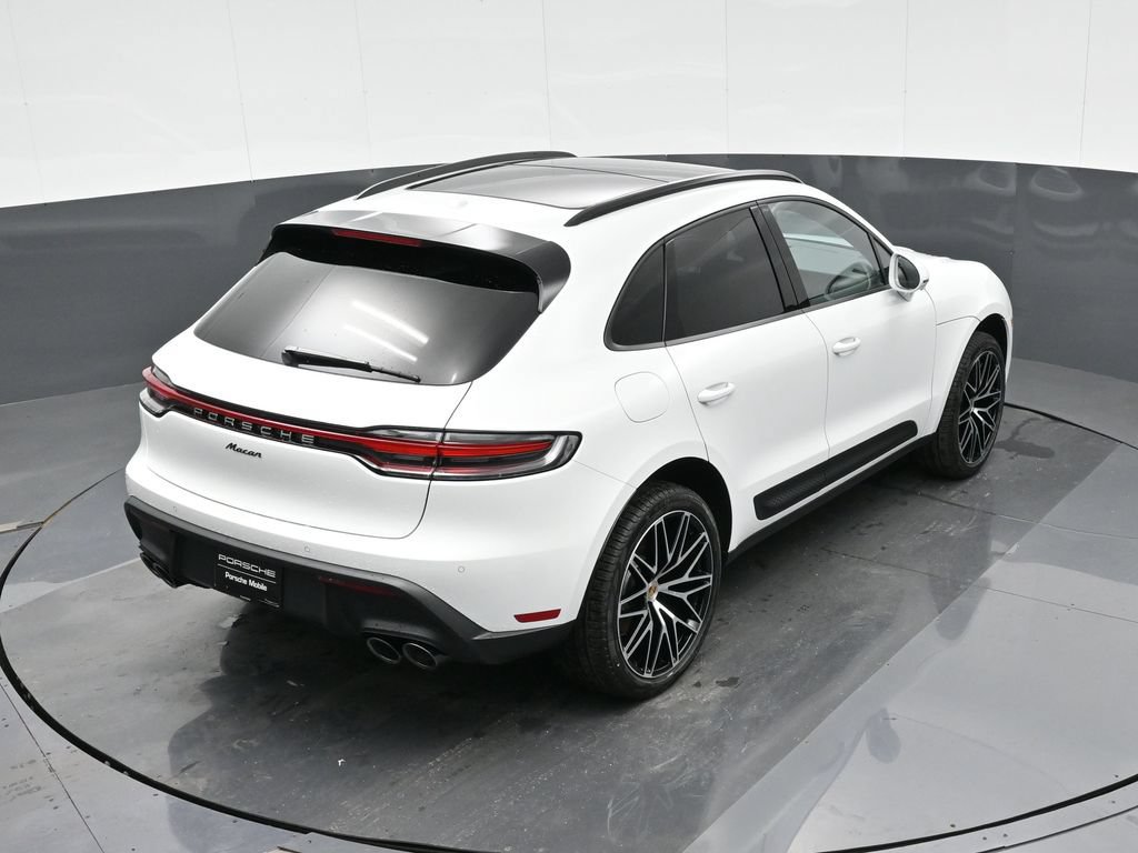 Certified 2026 Porsche Macan AWD/4WD image 30
