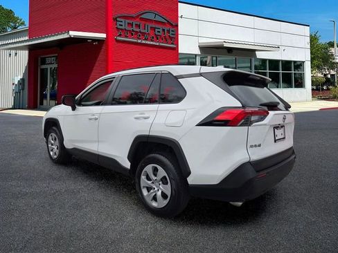 Used 2019 Toyota RAV4 LE image 3