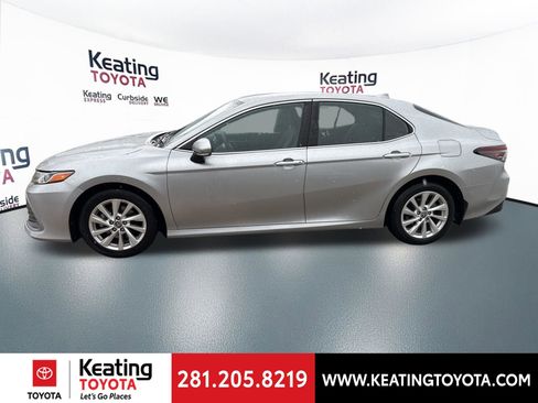 Used 2023 Toyota Camry LE w/ Convenience Package image 4