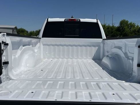 New 2026 RAM 1500 4x4 Crew Cab image 17