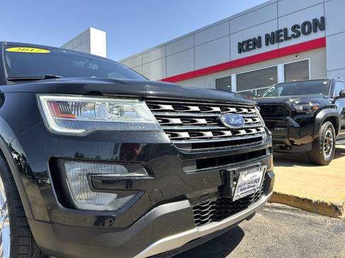 Used 2017 Ford Explorer XLT w/ Equipment Group 202A AWD/4WD image 4