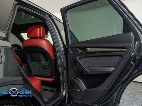 Used 2024 Audi SQ5 Prestige image 32