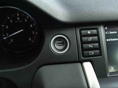 Used 2018 Land Rover Discovery Sport SE AWD/4WD image 25