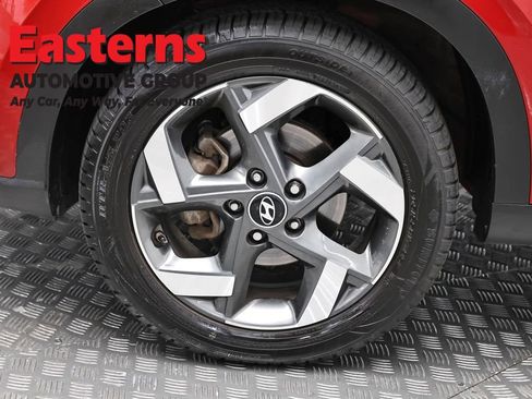 Used 2023 Hyundai Venue Limited image 33