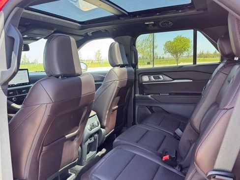 Used 2025 Ford Explorer Platinum AWD/4WD image 29