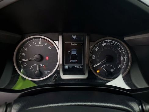 Used 2018 Toyota Tacoma SR5 RWD image 31