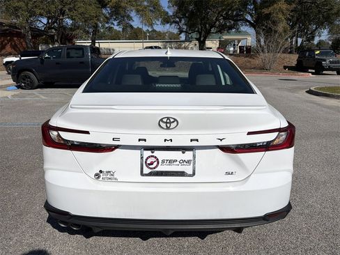 Used 2025 Toyota Camry SE image 6