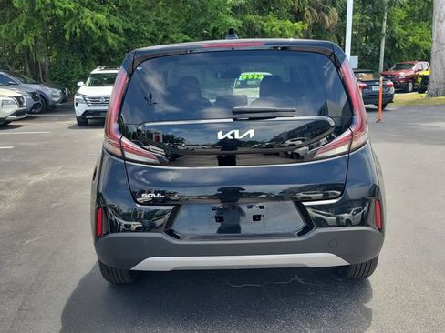 Used 2025 Kia Soul LX w/ LX Technology Package FWD image 5