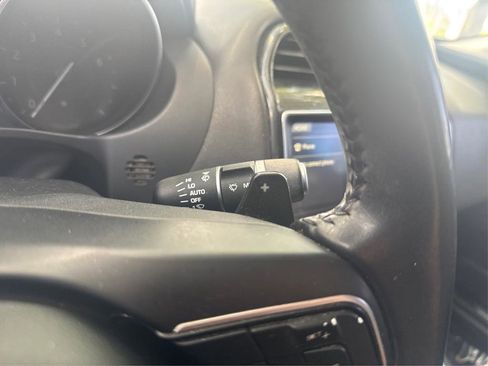 Used 2019 Jaguar XE image 24