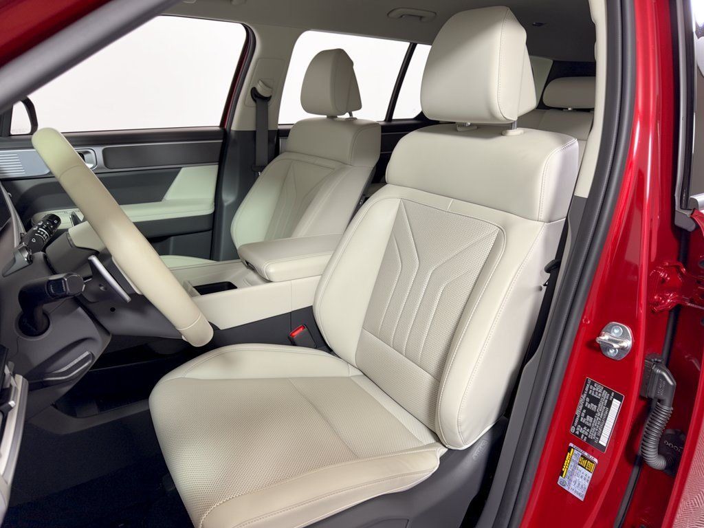 Used 2026 Hyundai Santa Fe SEL FWD image 5